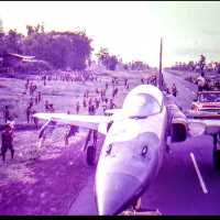 Chiếc F-5E của KQVN đáp xuống xa lộ Thái Lan - Thiên Ân